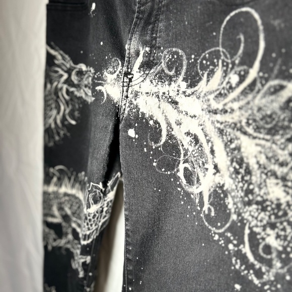 Hand-Painted Dragon Jeans - Picture 5 of 9